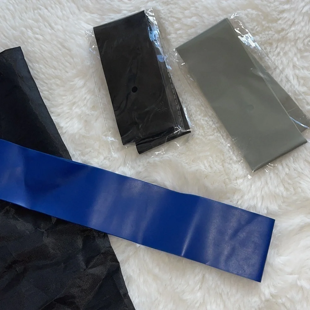 Rubber bands for squats and arm training . Three in the set a bag various colors